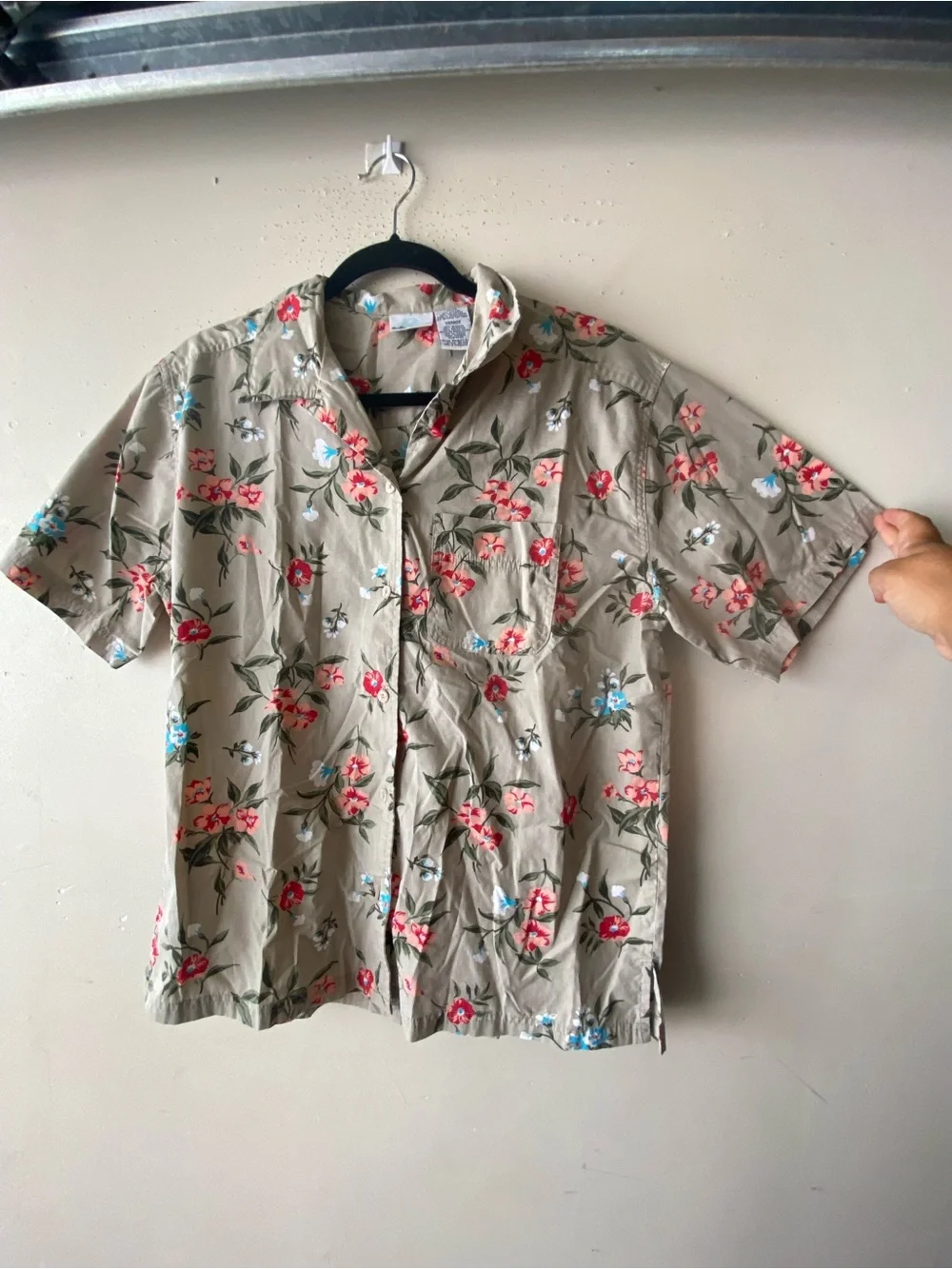Vintage Bobbie Brooks Floral Blouse Large Flax Tan Red Button Down Shirt